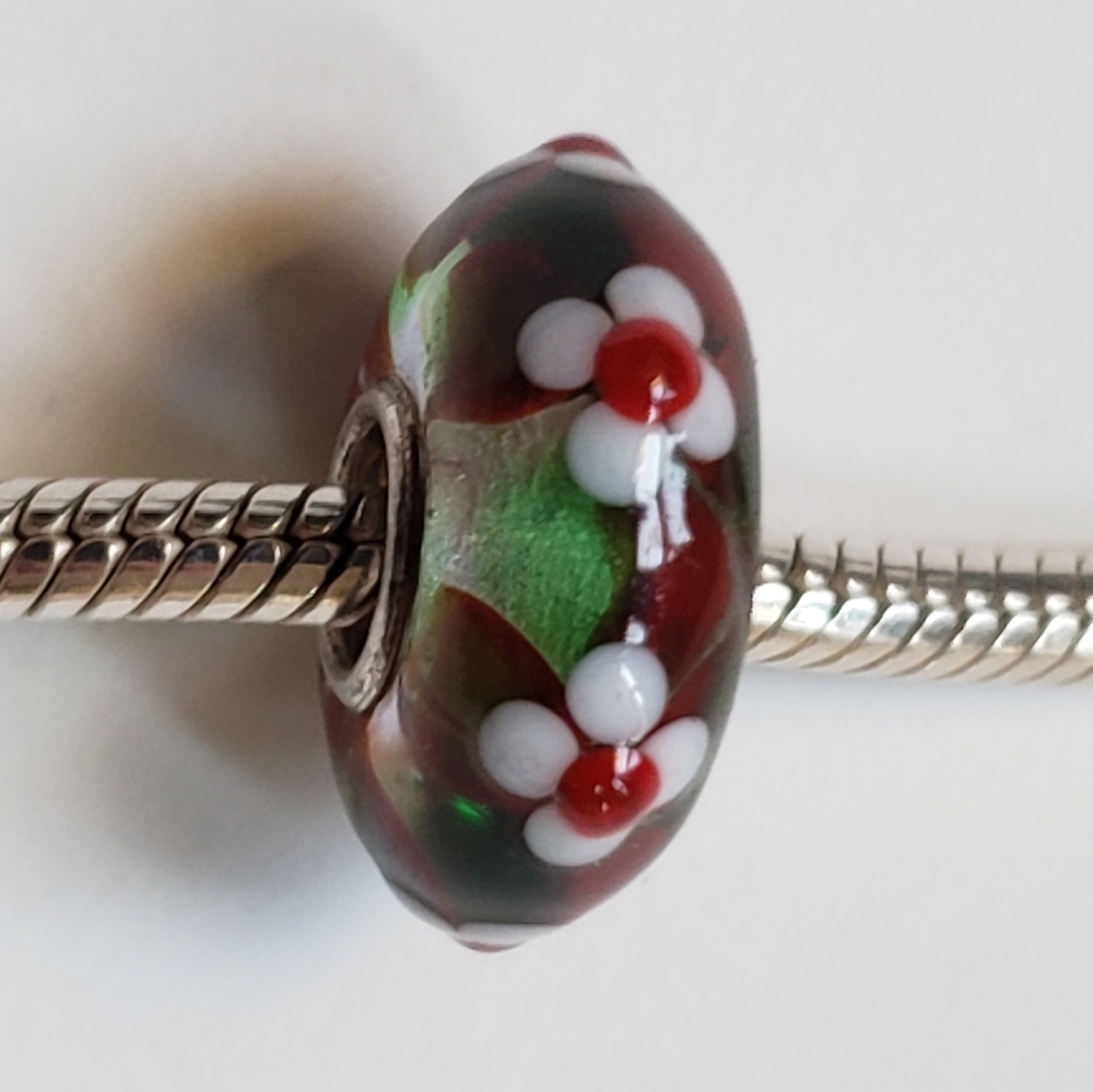 Trollbead universal unique glass bead green flower